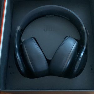 JBL Bluetooth headphone